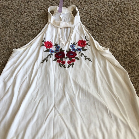 Tops - Picture 3 of 8